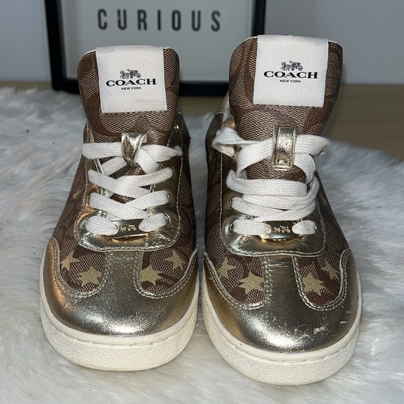Coach Shoes - COACH Clip Low Top Sneaker Logo Sz 5B Tan Gold